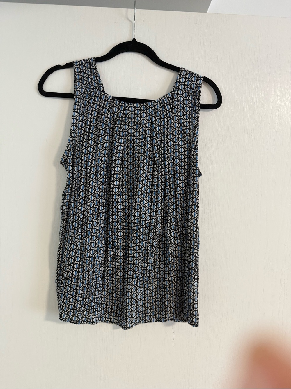 Lucky Brand Black and Blue Geometric Scoop Tank size medium - Picture 3 of 5